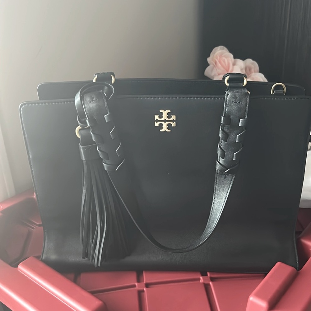 **********BRAND NEW********Tory Burch Medium Tote